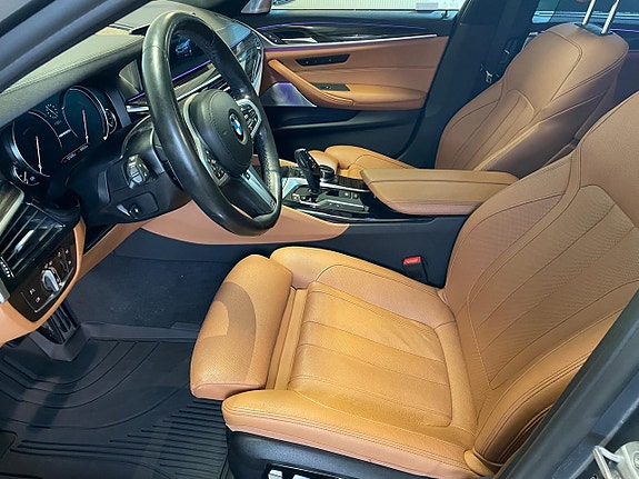BMW M550i 5 of 29