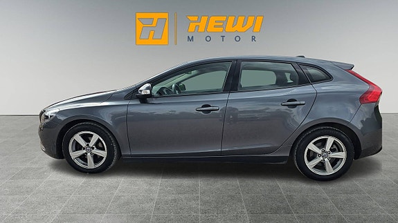 Volvo V40 2 of 5