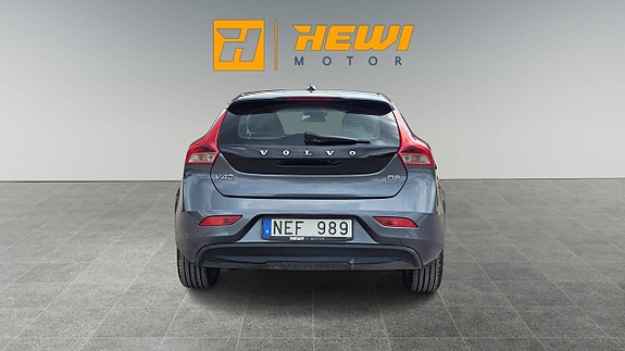 Volvo V40 4 of 5