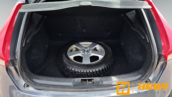 Volvo V40 8 of 14