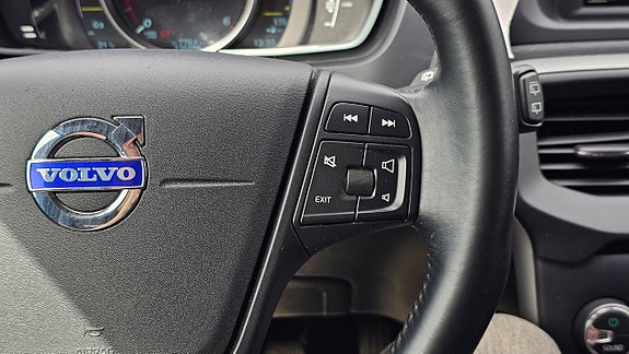 Volvo V40 12 of 14