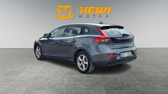 Volvo V40 3 of 5