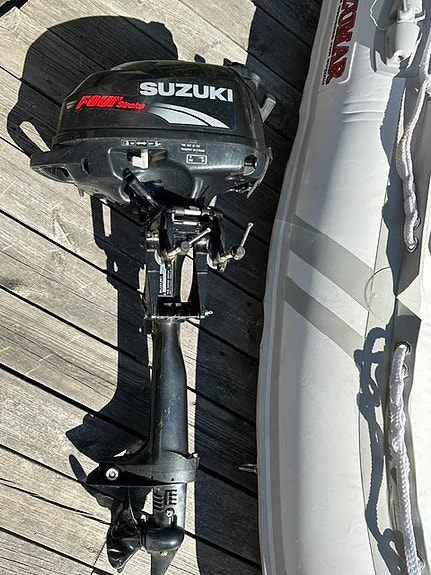 Gummibåt + Suzuki 2,5 hk fyrtaktsmotor – Nyskick 2 of 4