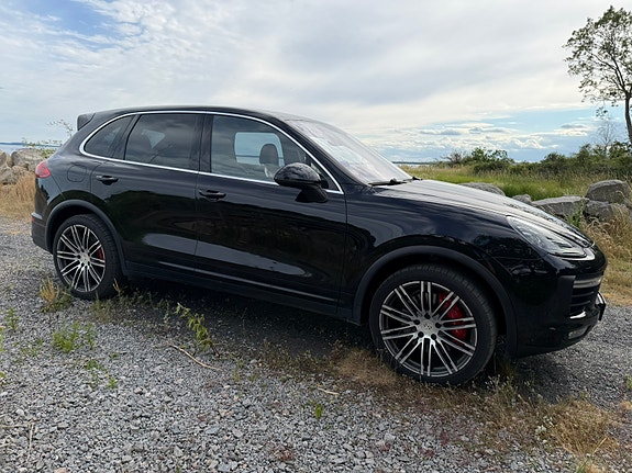Porsche Cayenne Turbo 3 of 5