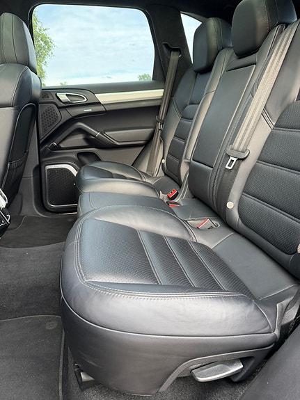 Porsche Cayenne Turbo 15 of 17
