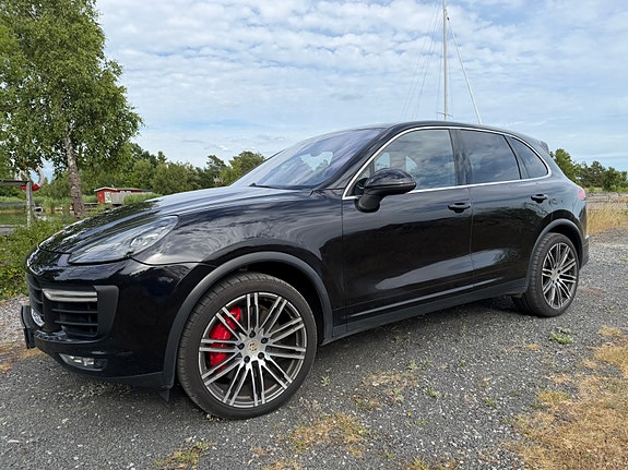 Porsche Cayenne Turbo 4 of 5