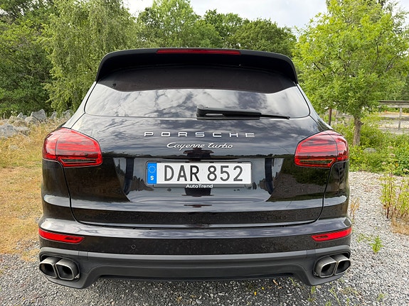 Porsche Cayenne Turbo 6 of 17