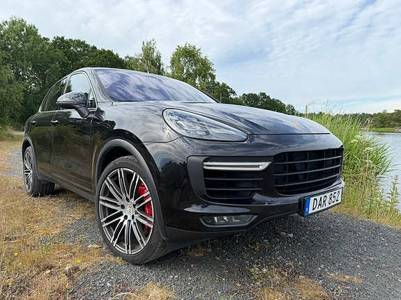 Porsche Cayenne Turbo 5 of 5
