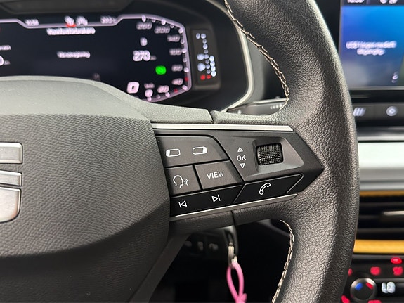 Seat Arona 15 of 26