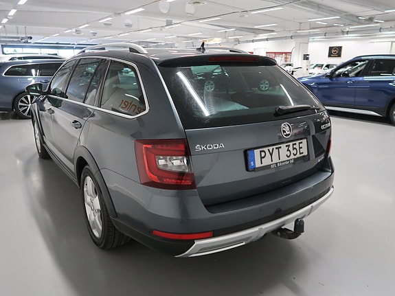 Skoda Octavia Scout 8 of 30