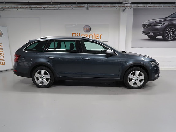 Skoda Octavia Scout 5 of 30