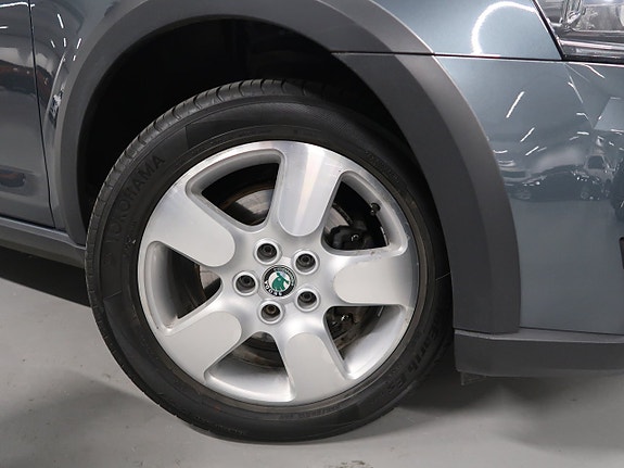 Skoda Octavia Scout 12 of 30