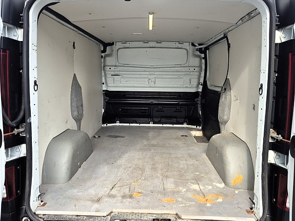 Renault Trafic 10 of 21