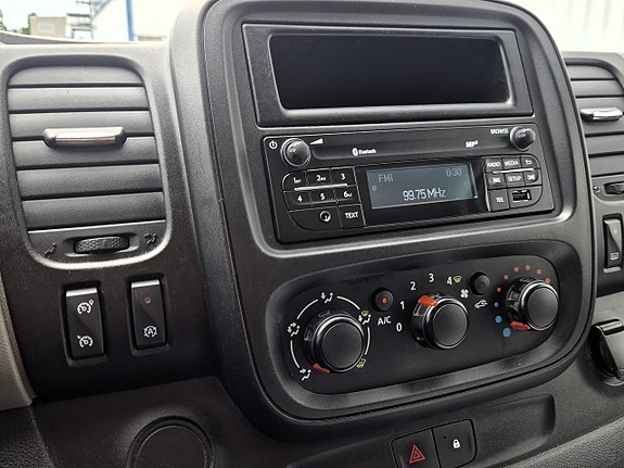 Renault Trafic 19 of 21