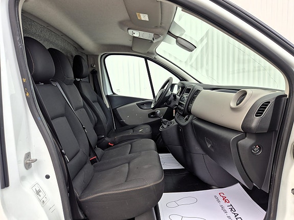 Renault Trafic 21 of 21