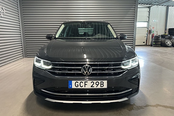 Volkswagen Tiguan 2 of 5
