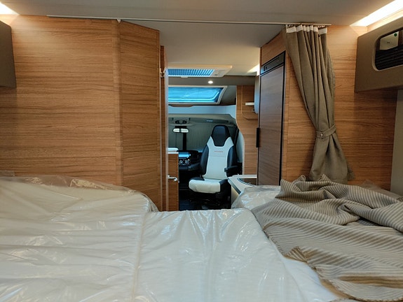 Weinsberg CaraCompact 600 MEG Pepper Black Edition 799.999:- NY Husbil 19 of 26