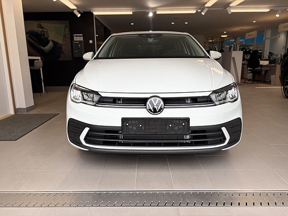 Volkswagen Polo 2 of 16