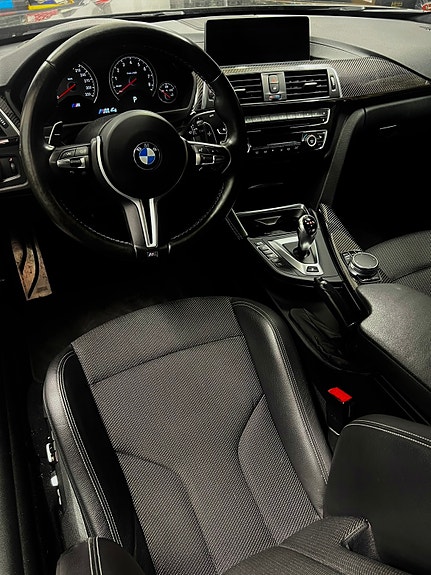 BMW M4 6 of 7