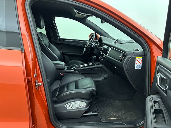 Porsche Macan 24 of 29