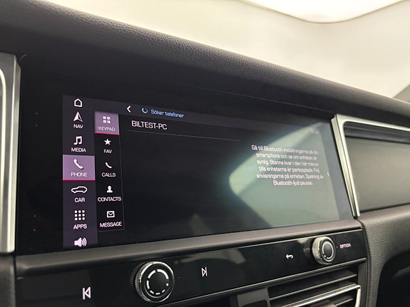 Porsche Macan 29 of 29