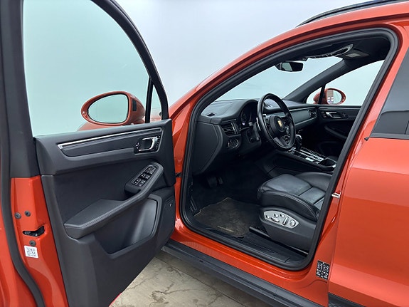 Porsche Macan 13 of 29