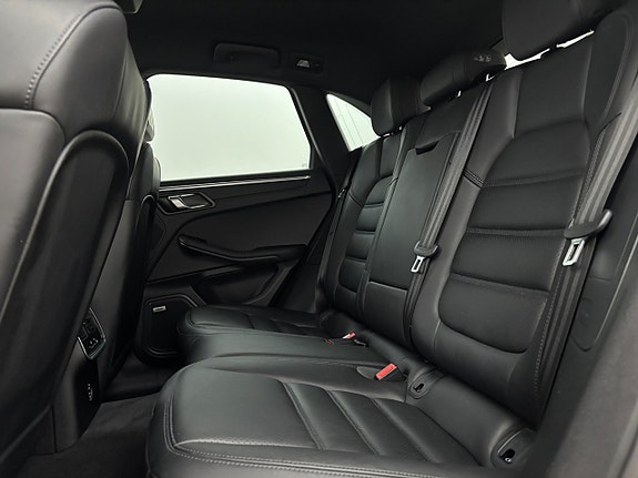 Porsche Macan 16 of 29