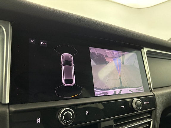 Porsche Macan 28 of 29