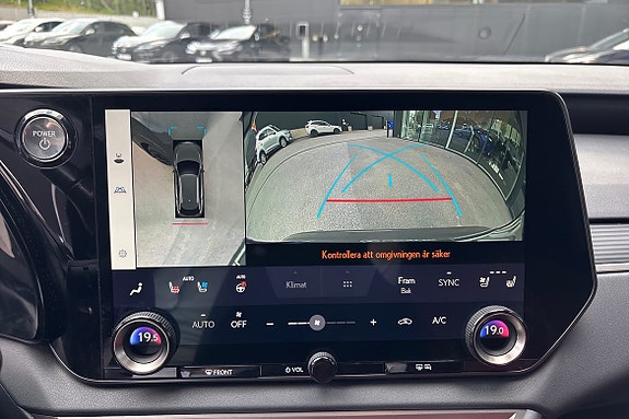 Lexus RX500h 23 of 25