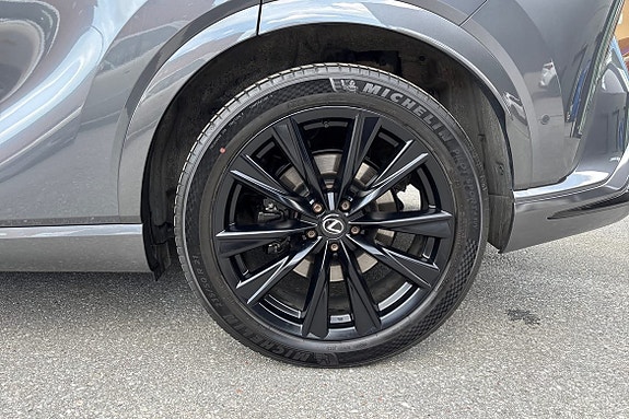 Lexus RX500h 15 of 25