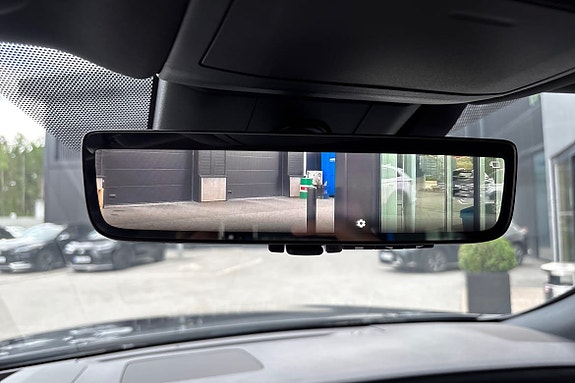Lexus RX500h 24 of 25