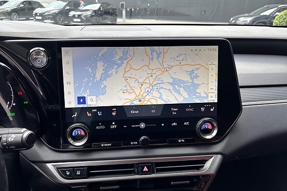 Lexus RX500h 13 of 25