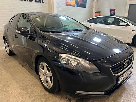 Volvo V40 2 of 5