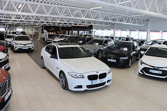 BMW 520d 3 of 5