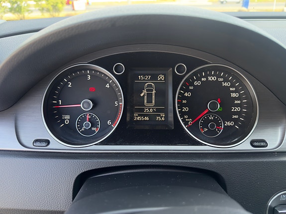 Volkswagen Passat 9 of 15