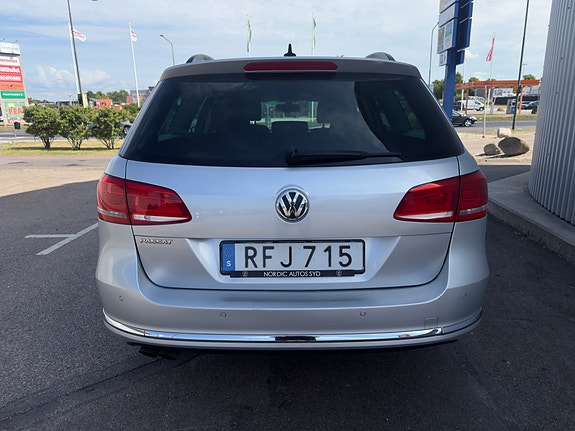 Volkswagen Passat 2 of 15