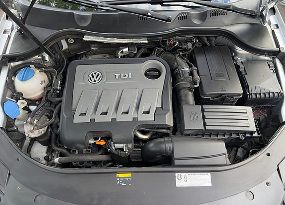 Volkswagen Passat 12 of 15