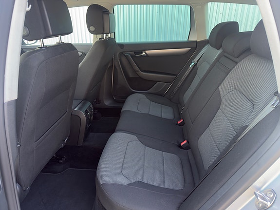 Volkswagen Passat 8 of 15