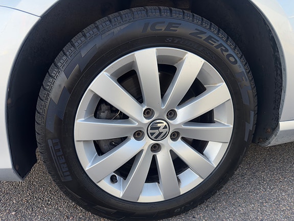 Volkswagen Passat 4 of 15