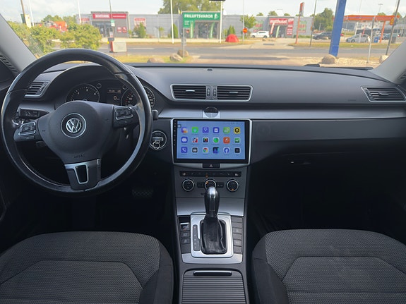 Volkswagen Passat 10 of 15