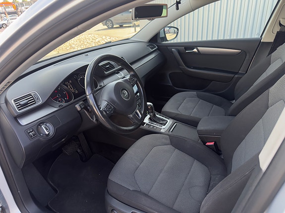 Volkswagen Passat 7 of 15