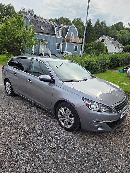 Peugeot 308 SW 3 of 5
