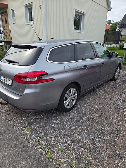 Peugeot 308 SW 4 of 5