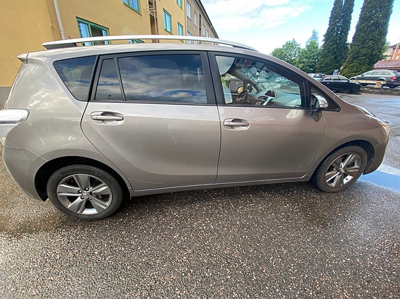 Toyota Verso 4 of 5