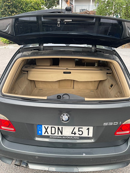 BMW 530i 3 of 5