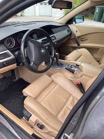 BMW 530i 4 of 5