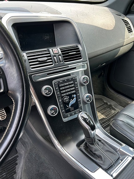 Volvo XC60 10 of 13