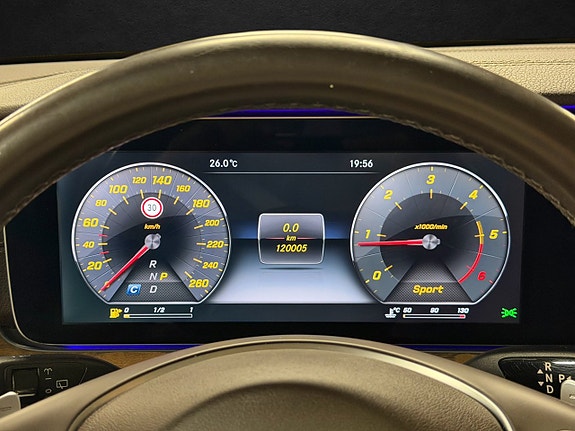 Mercedes-Benz E220 13 of 25