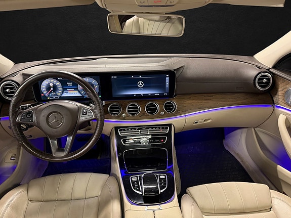 Mercedes-Benz E220 11 of 25