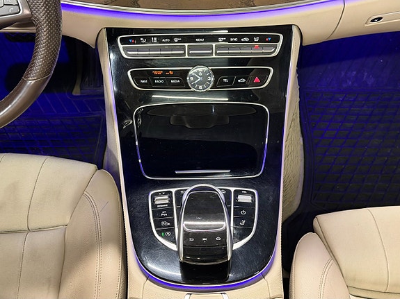 Mercedes-Benz E220 22 of 25